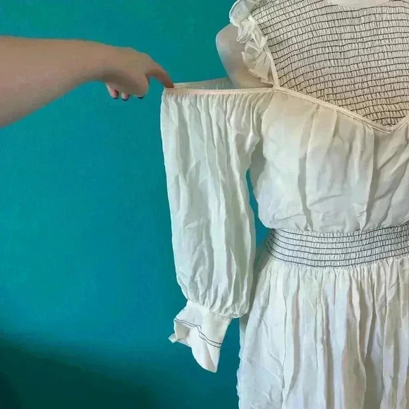 NWT Cing A Sept Shahla Dress Ivory Ruffled Cold Shoulder 100% Silk Mini Size 4 - Picture 3 of 8